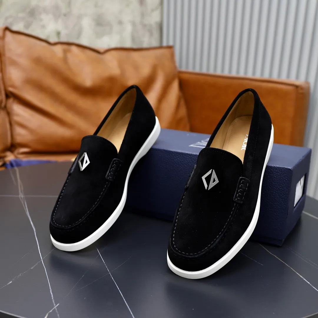 Ex-factory price: 540🙅‍♂️🙅‍♂️🙅‍♂️ Brand: Dior DIOR Standard code: Men's code 38/44 (45 can be customized) Grade: Same as the official website Material: Original cowhide stitching, cowhide lining, original TPU wear-resistant soft outsole Style categories: Leisure and sports version, footwear for driving, young fashion, European and American trends, British style Color: actual picture color